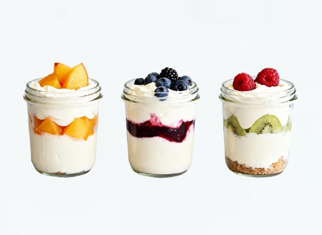 Сметанные десерты весовые с ягодами оптом — готовое блюдо для кафе и столовых