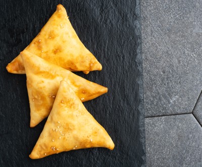 Самса замороженная Емельянов оптом, свинина с кунжутом и кумином, фасовка 3 кг / 6 кг