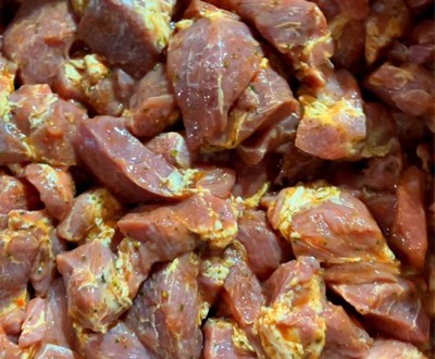 Шашлык Пикник из свиной шеи Емельянов оптом, маринованный вакуум